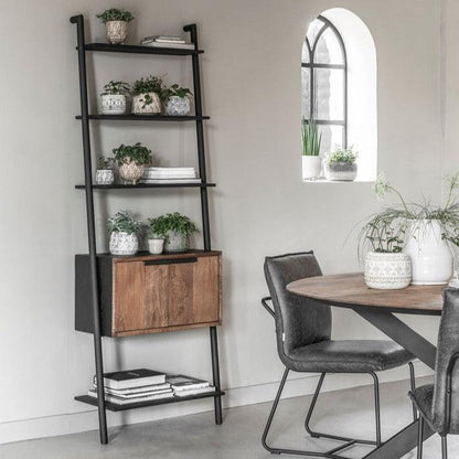 Wandrek Cosmo van DTP Home, detail van de deurtjes met metalen greep