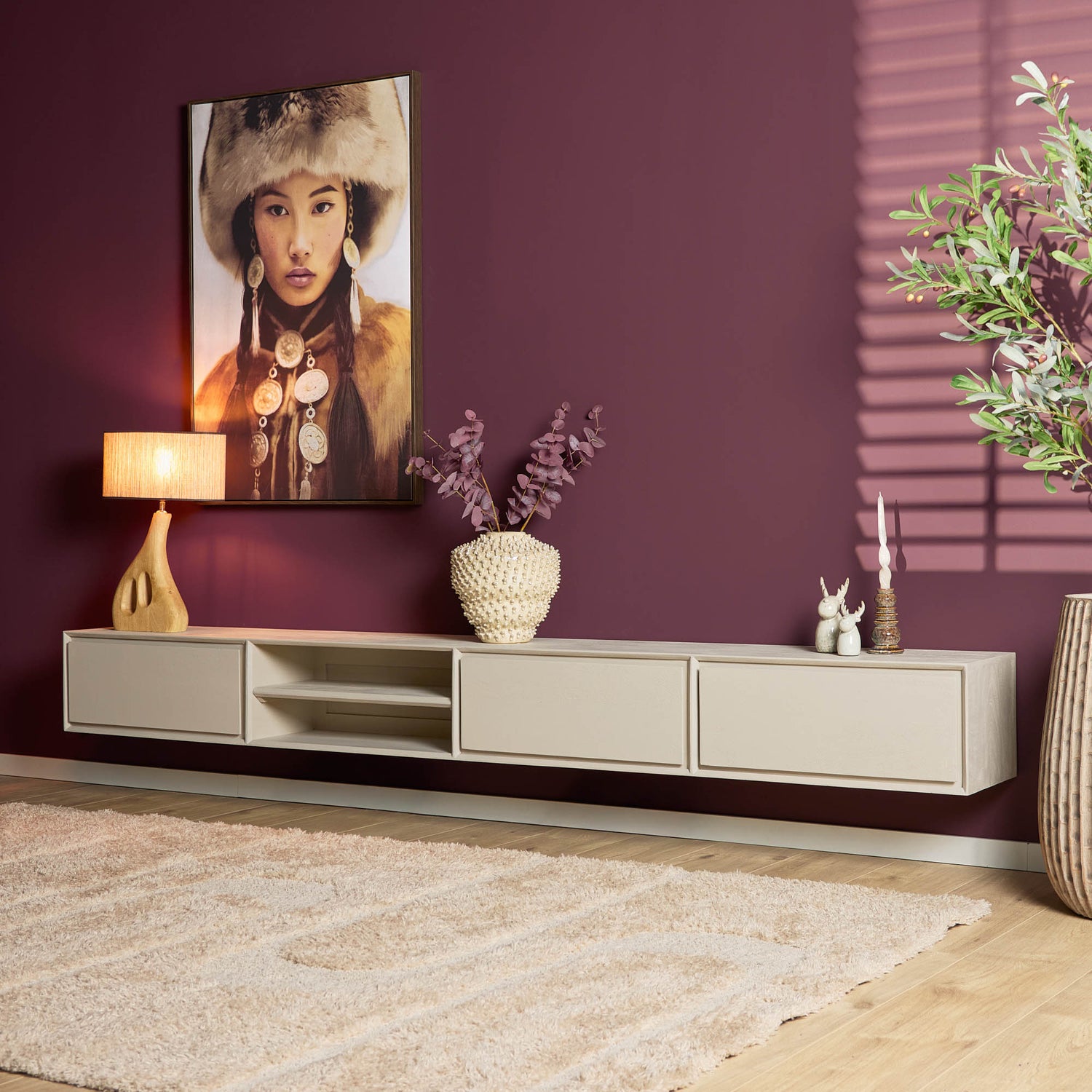 Zwevend TV-meubel Ambiance Mangohout Zand 240cm van Starfurn, slank wandmeubel